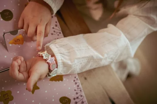 Little Dutch adventi kalendárium charm készítővel és matricával