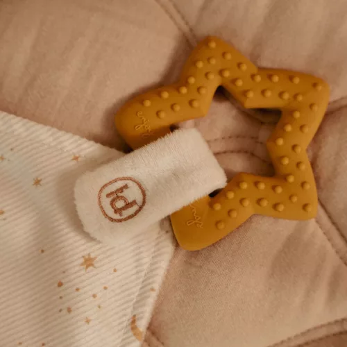 Little Dutch Szundikendő Rágókával – Newborn Naturalsrden