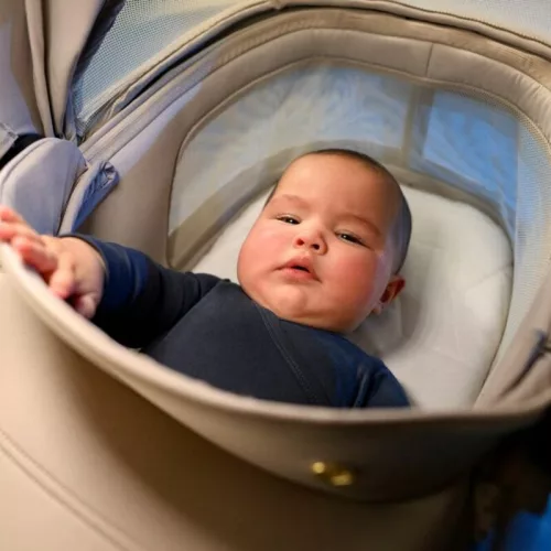 Fame Cabin Cot mózes anti-reflux fejtámla, biopamut lélegző matrac - Maxi-Cosi