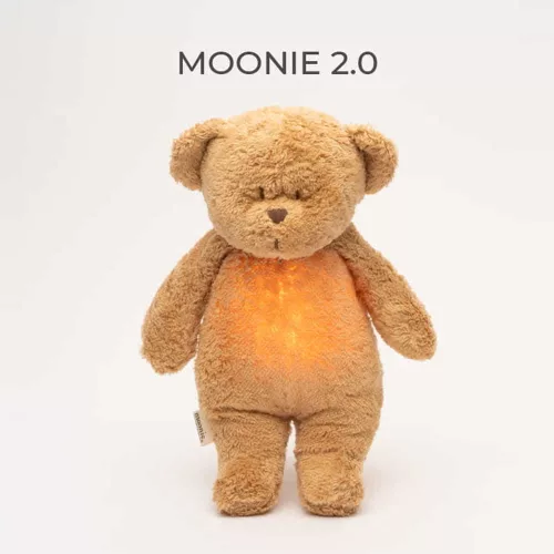 Moonie 2.0 the Organic Humming Friend dallammal és lámpával maci- CAPPUCCINO