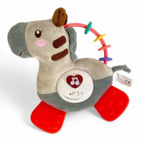   Zenélő bébi játék, el., hang+váltófény, plüss Zebra, ló, rágóka, 18x25 cm dob. Gombel.