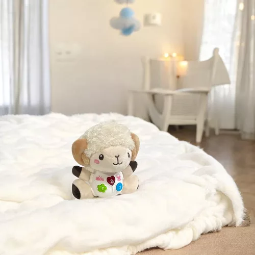 Zenélő bébi játék, el., hang+váltófény, plüss bárány, 19x24 cm dob.