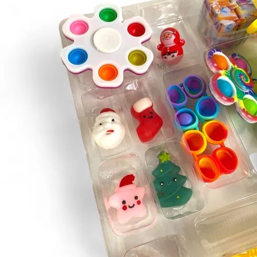 Adventi kalendárium 37x28 cm, sok meglepetéssel.