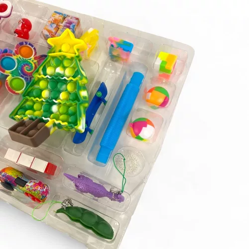 Adventi kalendárium 37x28 cm, sok meglepetéssel.