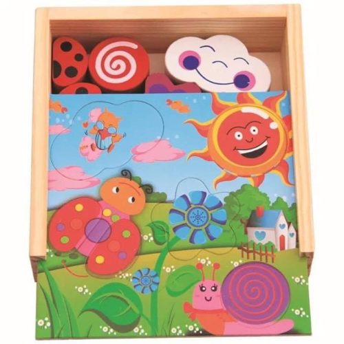 Fa ügyességi formaberakós játék 16x16 cm papírdobozban.