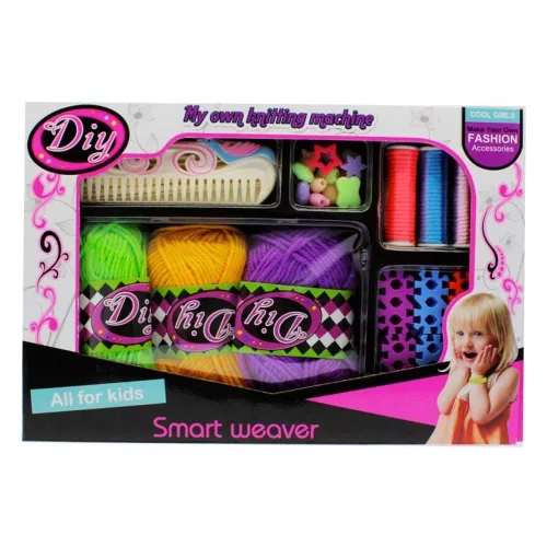 Kötő készlet: sablon, 3 gombolyag fonal, gyöngy és cérna.