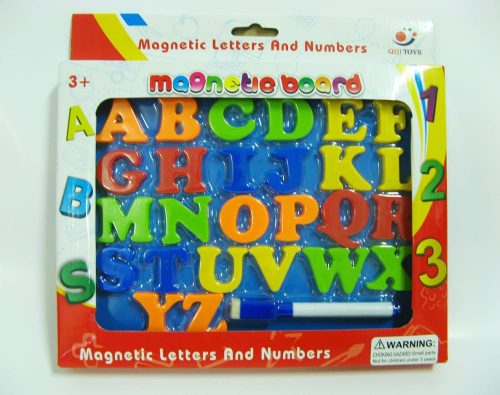 Kétoldalas mágneses tábla ABC betűkkel, 25x19.5 cm méretben.