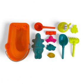 Homokozó készlet hajóval és vödörrel