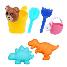   Homokozó készlet: vödör, locsoló, formák és eszközök.