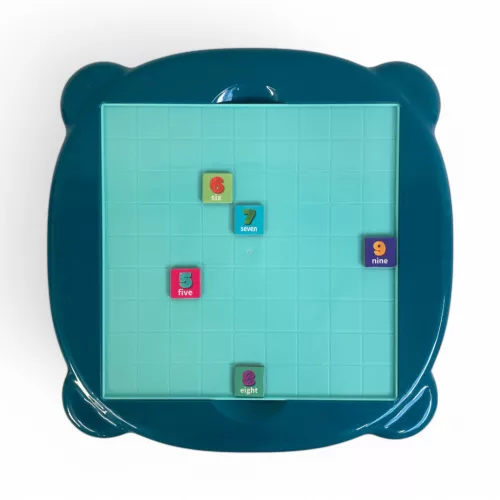 Sudoku logikai társasjáték, 40x34 cm-es, szórakoztató kihívás.