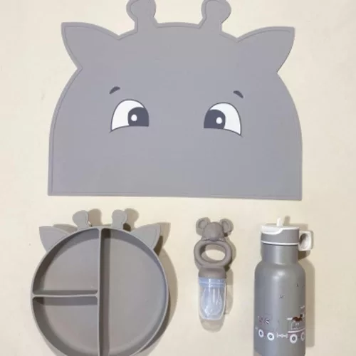 NUUROO Albert szilikon tányéralátét- Krém zsiráf