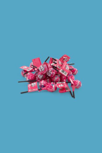 OKI DOKI KIDS cukormentes, eper ízű étrend-kiegészítő nyalóka 9-féle vitaminnal és cinkkel (édesítőszerekkel)- 1 DB