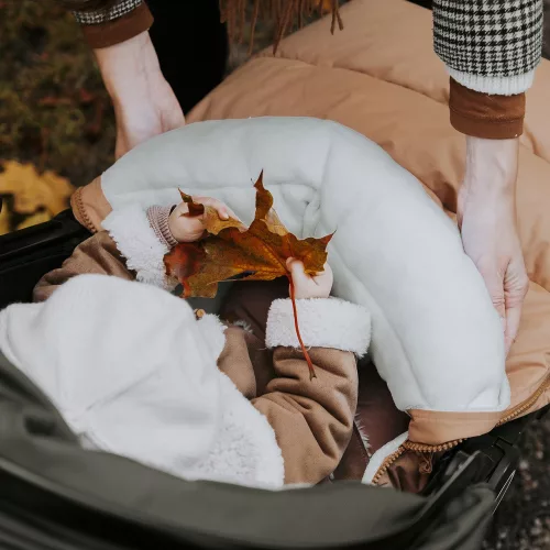 PETITE&MARS Bundazsák Comfy 4in1 Elegant Caramel + Kesztyű Jasie Charcoal Grey