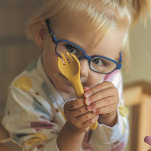 PETITE&MARS Szilikon 2 részes étkészlet TAKE&MATCH  tányér + evőeszközök Intense Ochre 6hó+