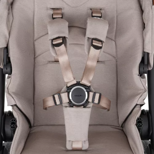 PETITE&MARS Kombinált babakocsi SCOUT 3 az 1-ben Cappuccino Cream + Core Pro i-Size 
